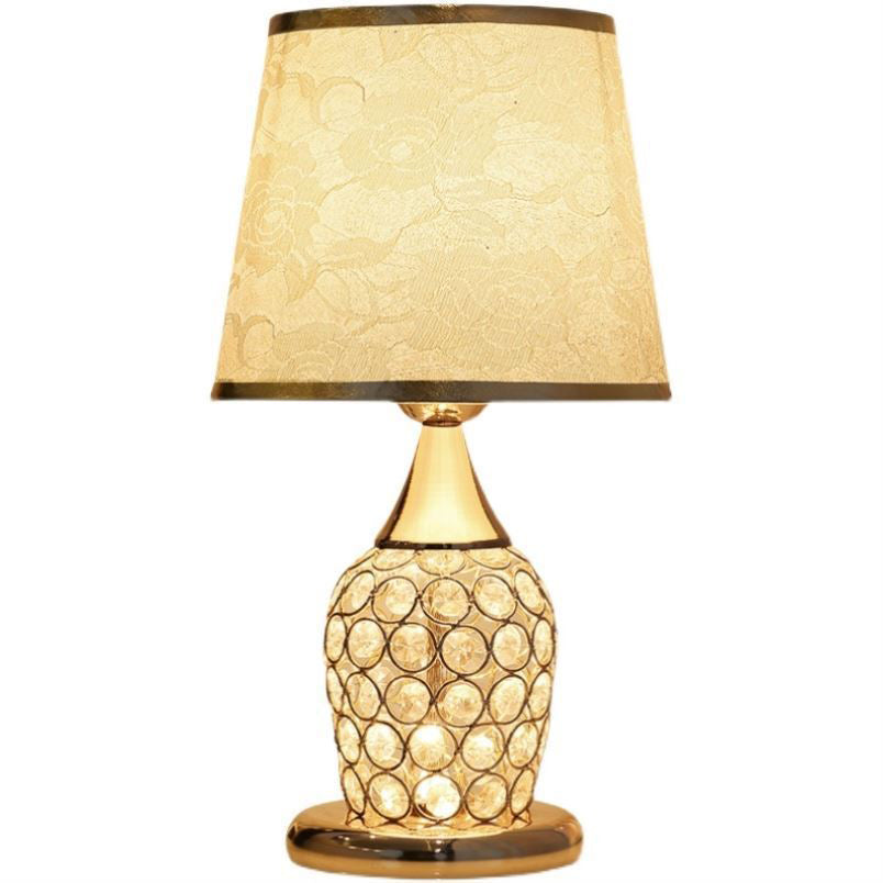 Elegant bordslampa i kristalltyg - europeisk design med mönstrad tygskärm