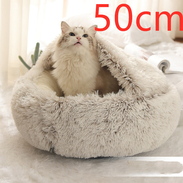 Katt i rund plyschbädd med huva