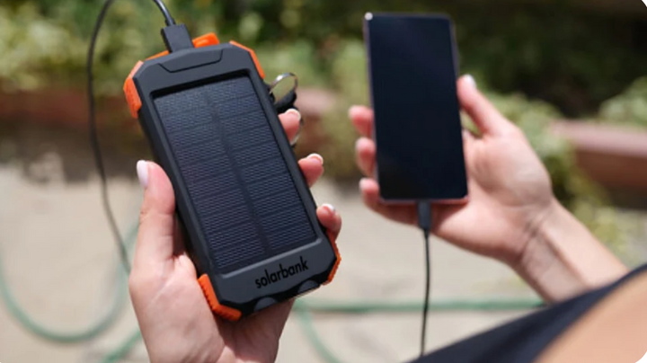 Solcells-Powerbank med dubbel laddning (USB och solcell)