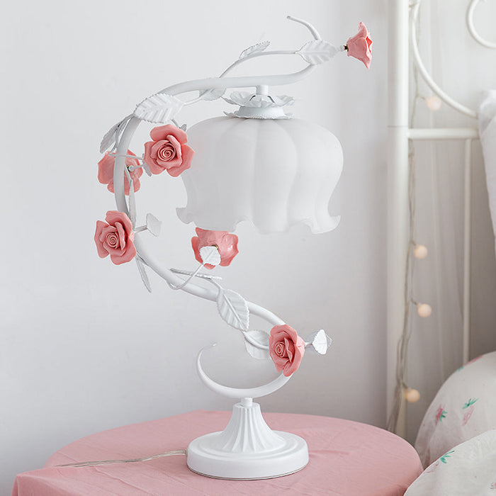 RoseGlow - Elegant Överdraget Lampdesign