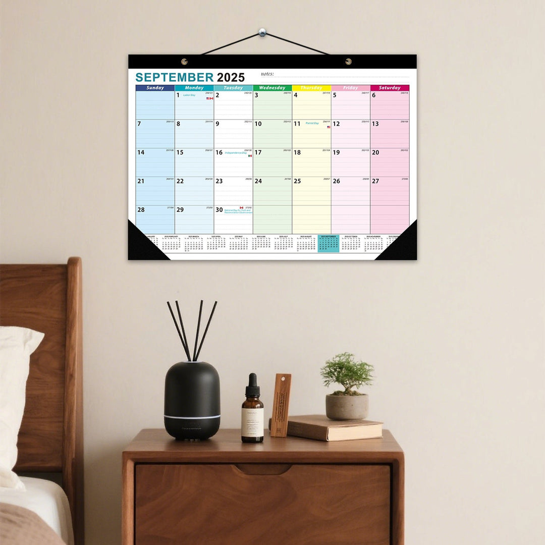 Väggkalender med stor skrivbar månadsöversikt