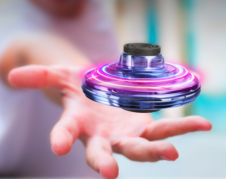 Liten flygande spinnerboll med färgglada lampor