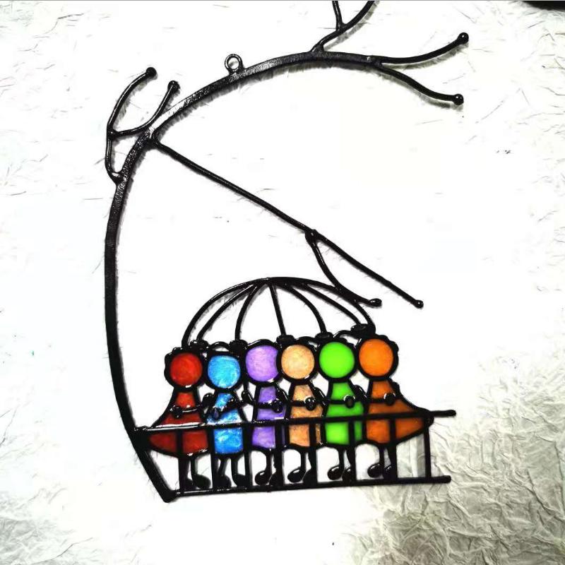 Carvallo – Festliga hängande ornament med lekfullt barndomsinspirerat design