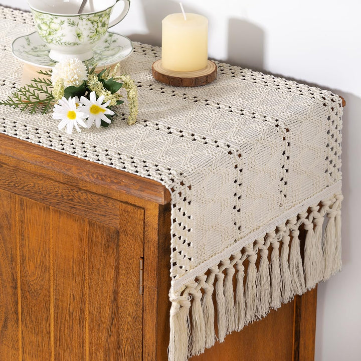 Boho Macrame-bordslöpare – Rustik bomulls- och linnedekor med tofsar