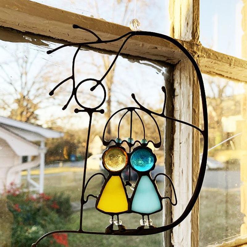Carvallo – Festliga hängande ornament med lekfullt barndomsinspirerat design