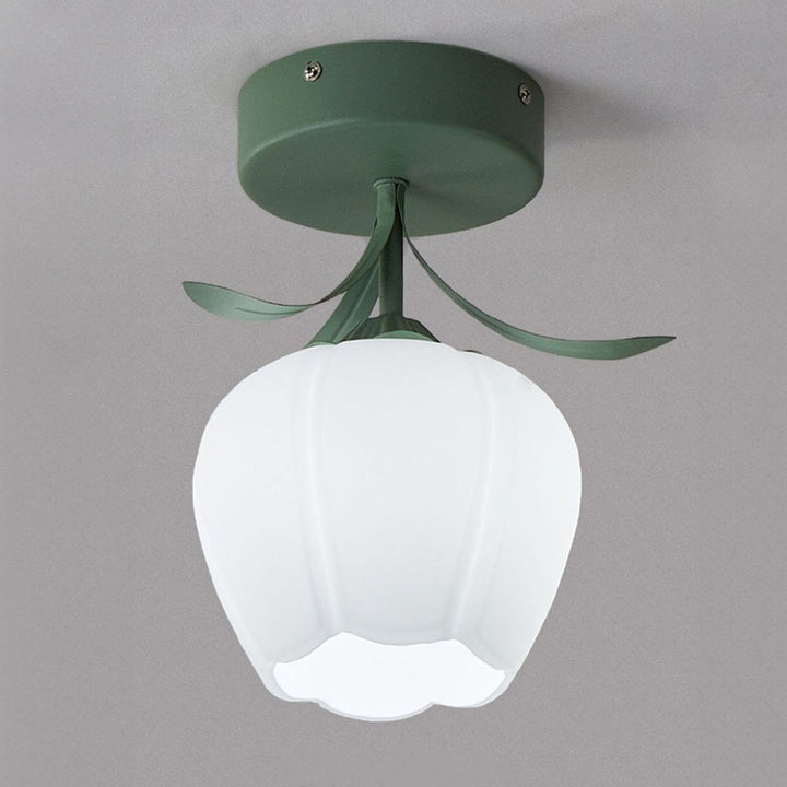 Taklampa med blommönstrad glasdiffusor
