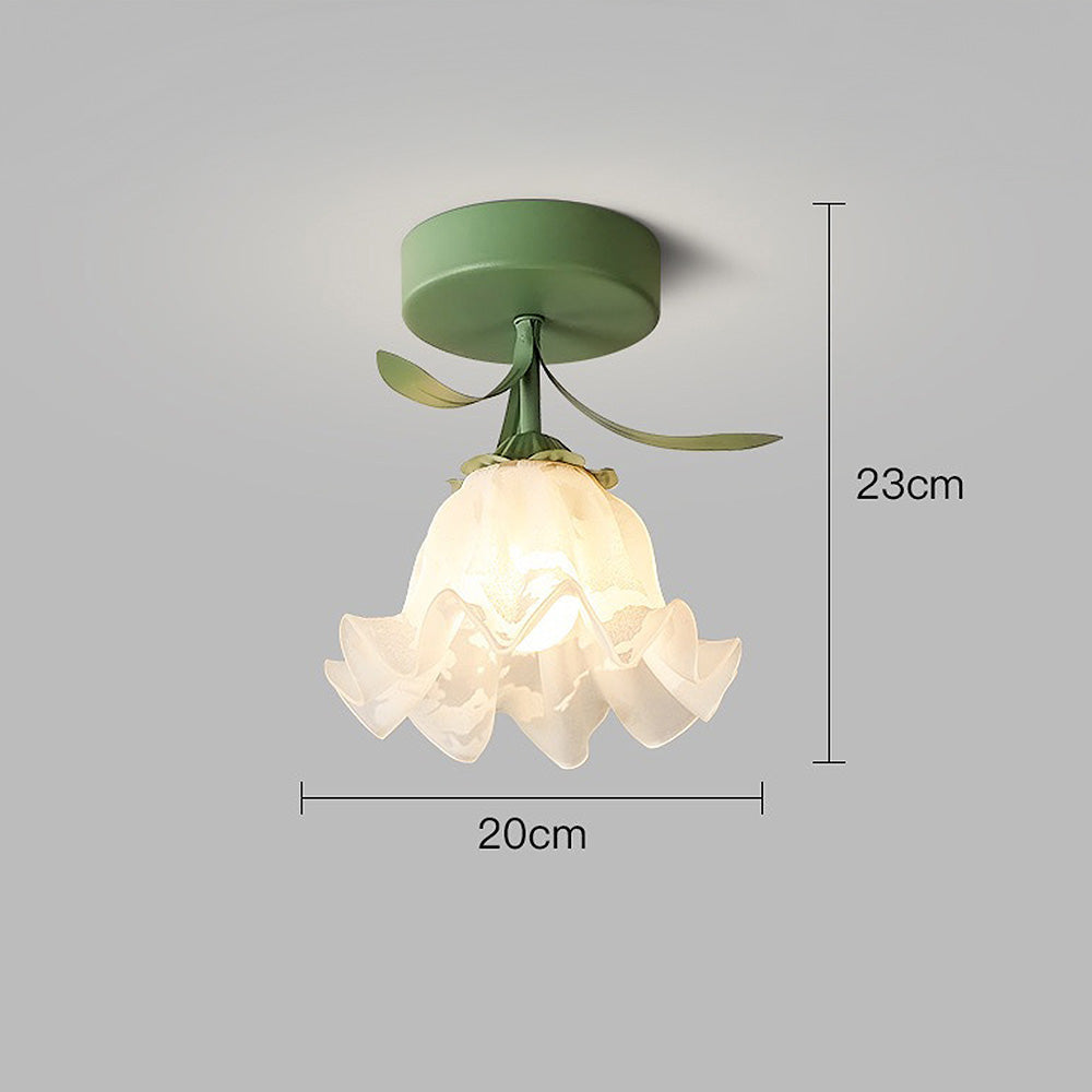 Taklampa med blommönstrad glasdiffusor