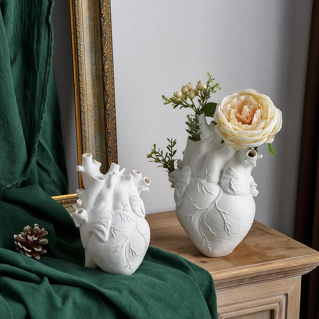 Anatomisk hjärtformad vas för färska eller torkade blommor
