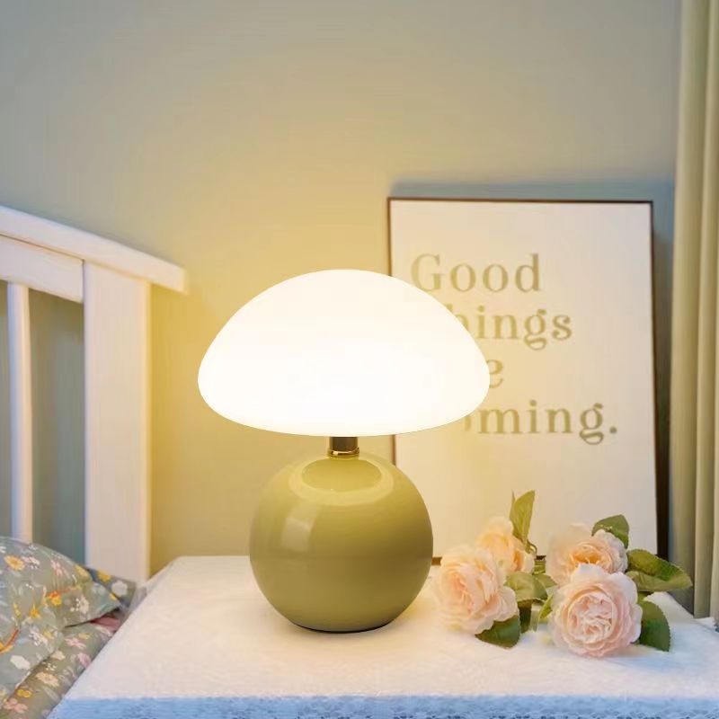 Bordslampa kräm keramik LED svampdesign