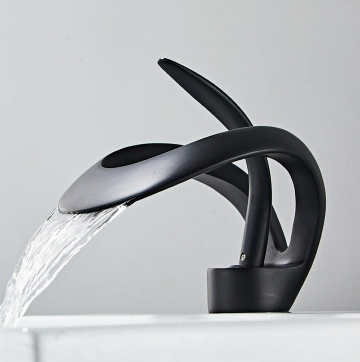 Modern badrumsarmatur i Gebogenem Design