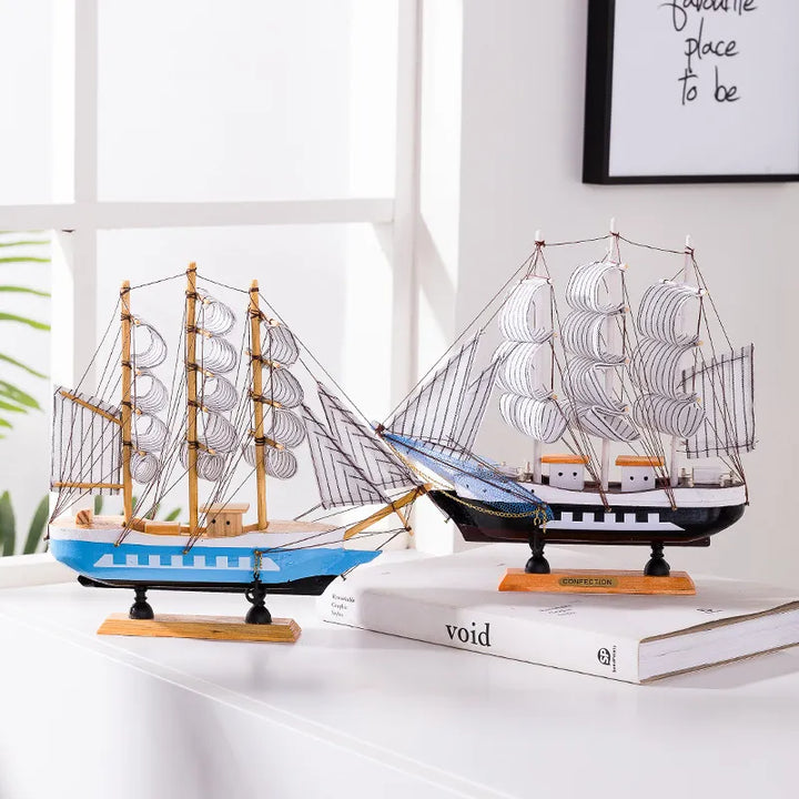 Royaleva Nordic Wooden Sailboat Sculpture - LED Belyst Dekorationsstycke, Batteridriven