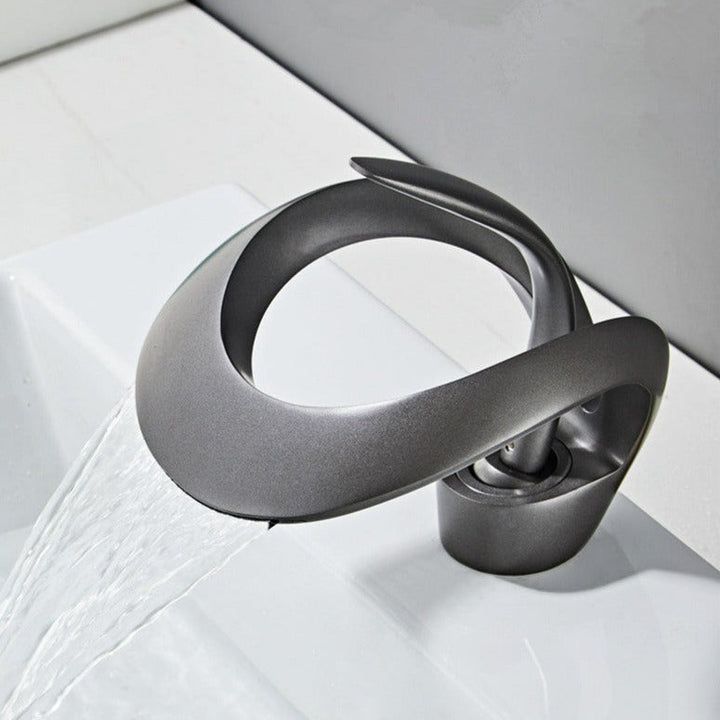 Modern badrumsarmatur i Gebogenem Design
