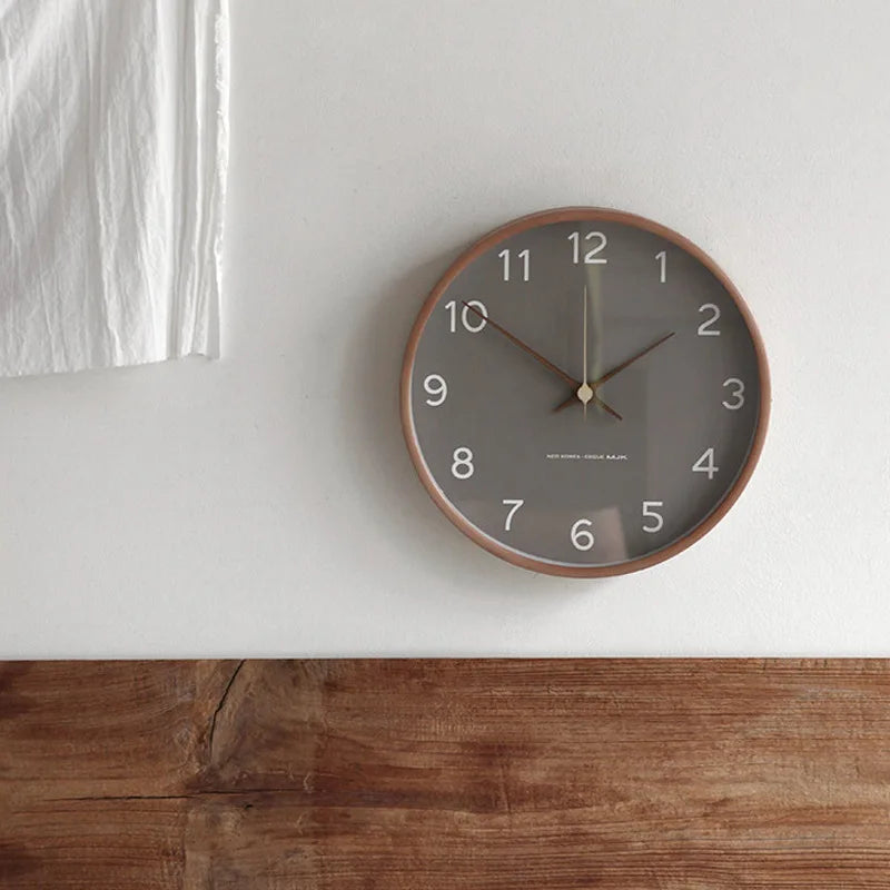 Lyxig Väggklocka i Trä och Glas med Minimalistisk Design