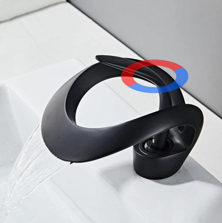 Modern badrumsarmatur i Gebogenem Design