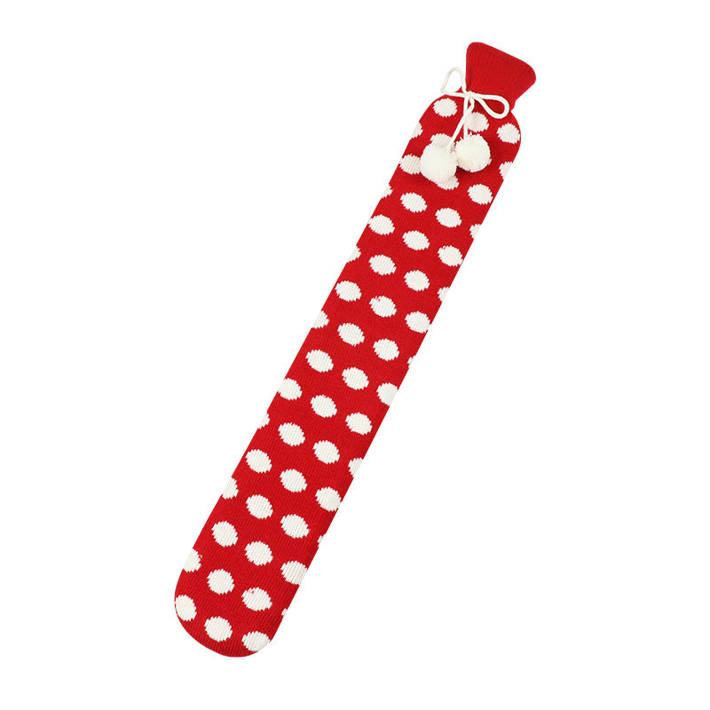 Lång värmeflaska med stickat överdrag