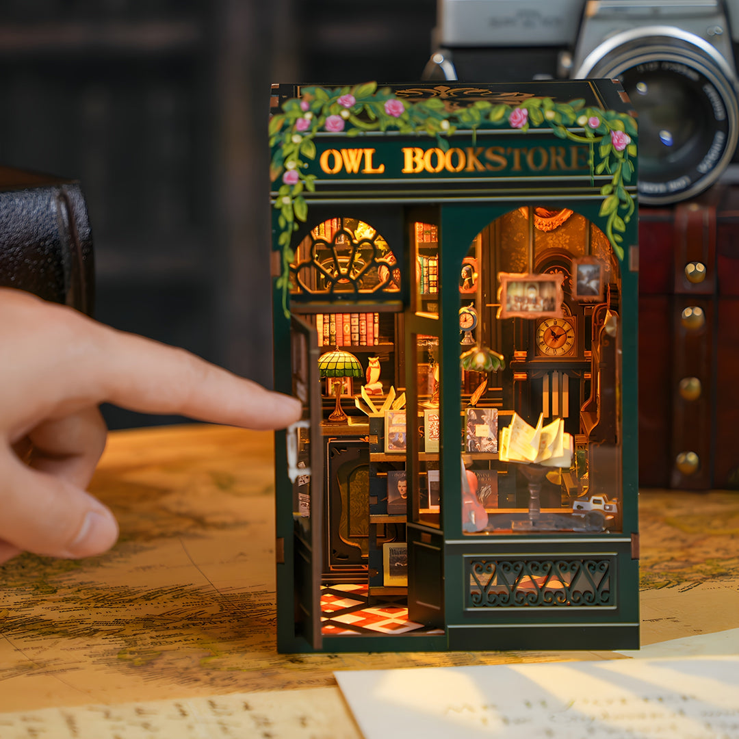 DIY Miniatyr Ugglebokhandel – 3D Träkit med Belysning för Kreativ Dekoration