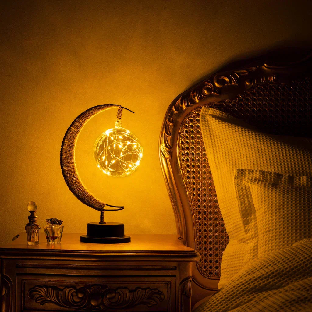 Bordslampa med varm månljusglöd