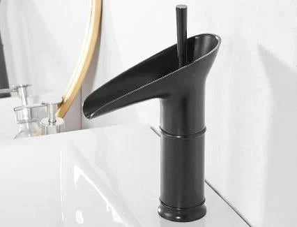 Royaleva Antik Vattenfall Badkarskran Elegans