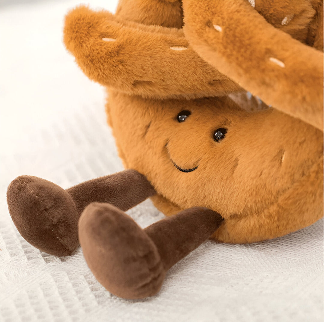 Plush Pretzel – Mjuk Kramkudde i Frukostdesign