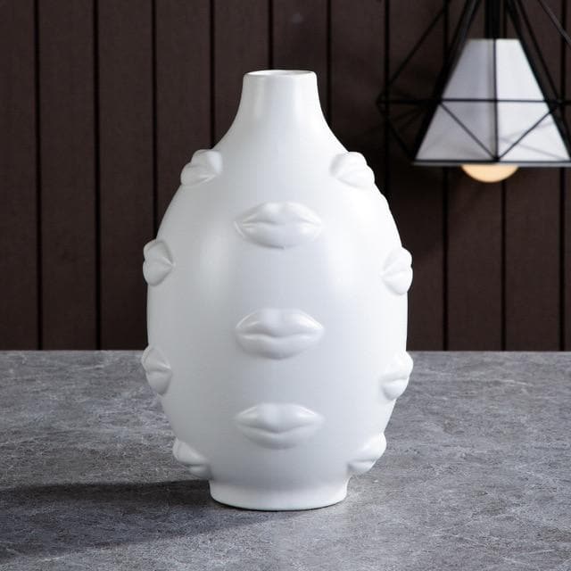 Carvallo – Keramiska designvaser och blomkrukor med skulptural elegans