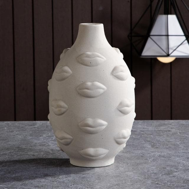 Carvallo – Keramiska designvaser och blomkrukor med skulptural elegans
