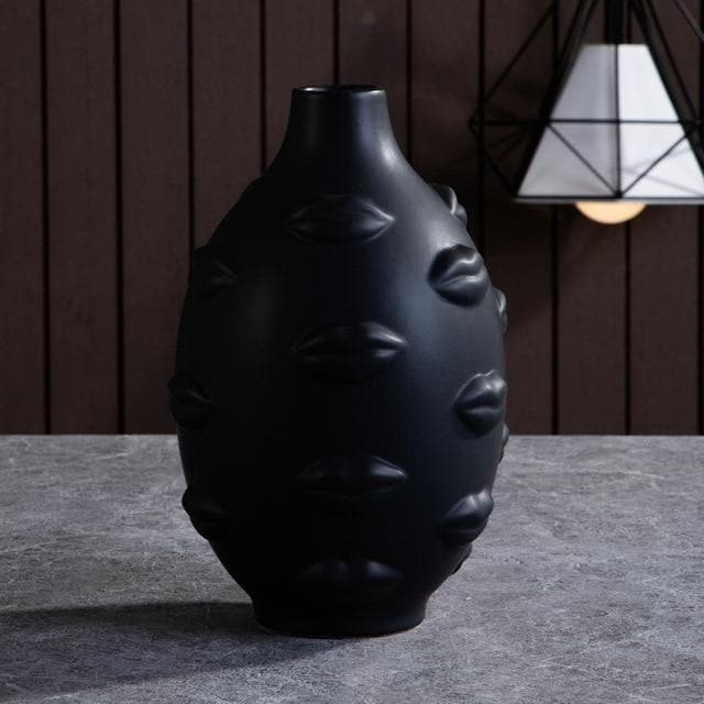 Carvallo – Keramiska designvaser och blomkrukor med skulptural elegans