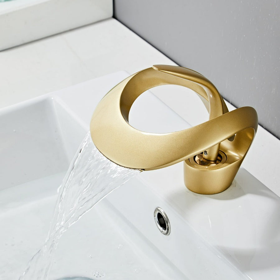 Modern badrumsarmatur i Gebogenem Design