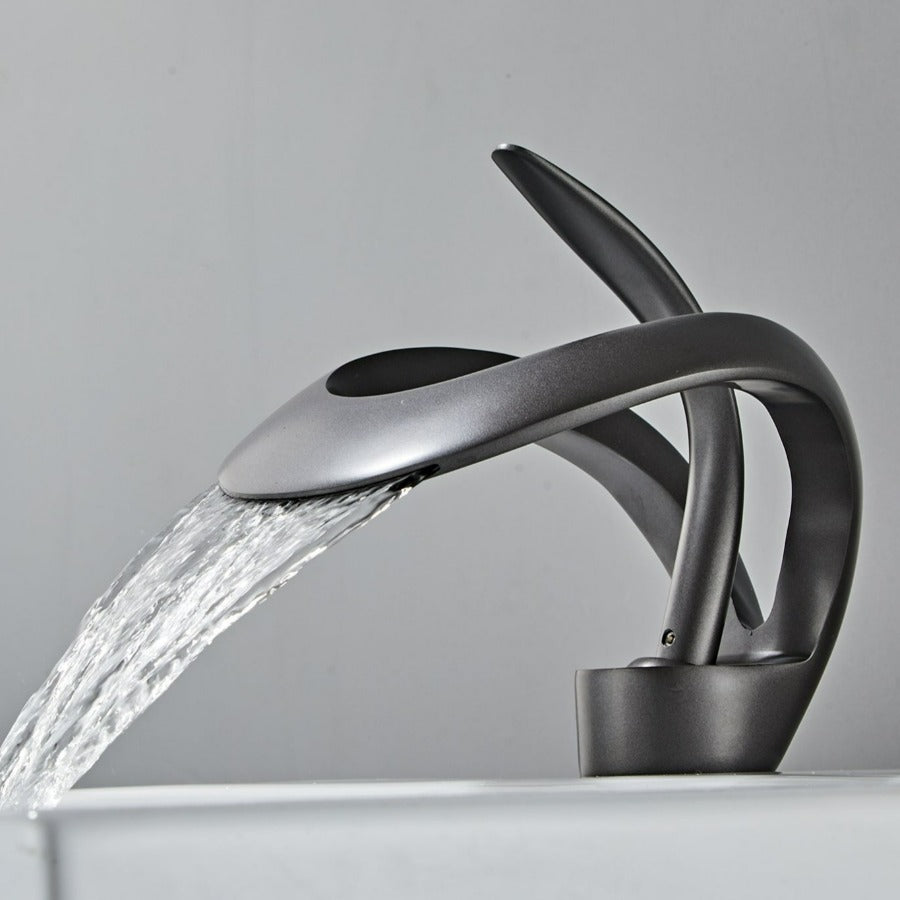 Modern badrumsarmatur i Gebogenem Design