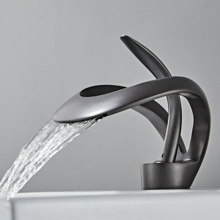 Modern badrumsarmatur i Gebogenem Design