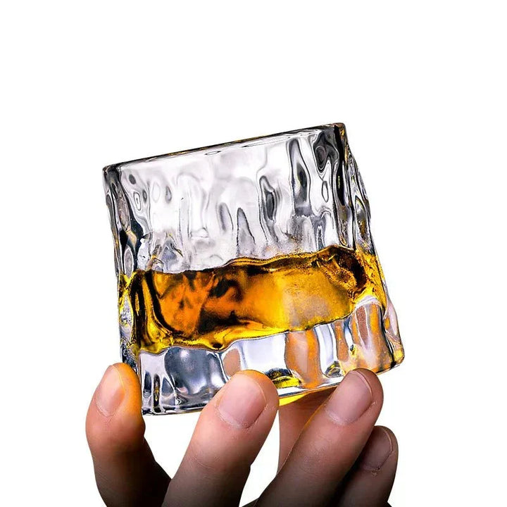 Carvallo – Texturerat Whiskyglas med Roternade Design för Elegant Sipande