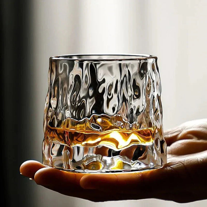 Carvallo – Texturerat Whiskyglas med Roternade Design för Elegant Sipande