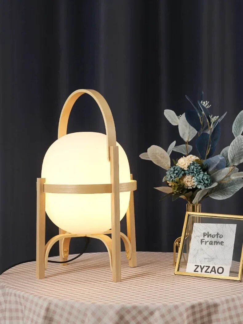 WoodLume – Modern Trä Bordslampa med LED Belysning